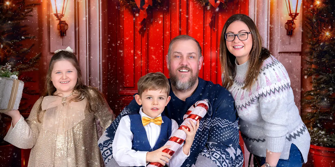 glasgow_christmas_photography_family_red_door_park_cover