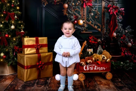 glasgow christmas photography green stairs girl