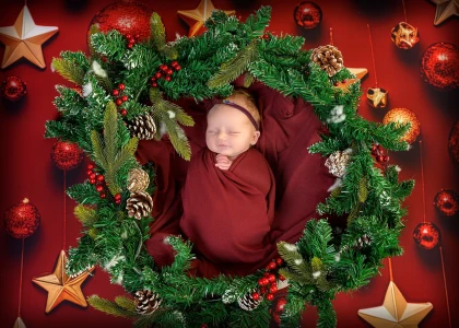 glasgow christmas photography newborn  wreath red